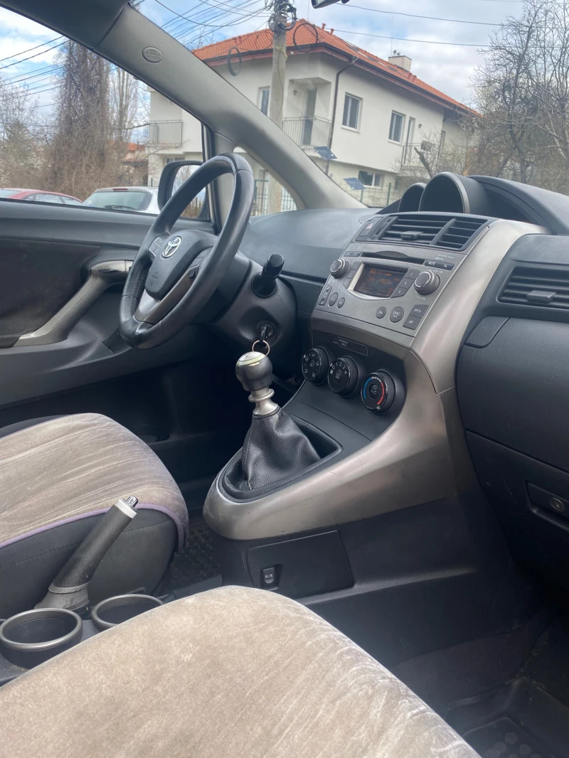 Toyota Verso D4D 2.0, снимка 6 - Автомобили и джипове - 47962688