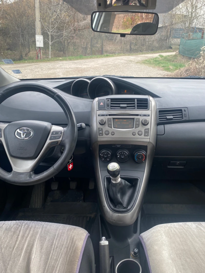 Toyota Verso D4D 2.0, снимка 10 - Автомобили и джипове - 47962688