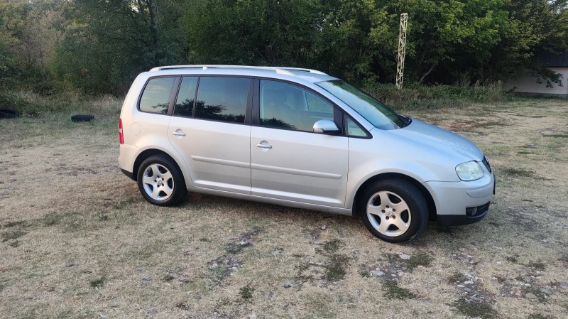 VW Touran 2.0, снимка 4 - Автомобили и джипове - 46991513