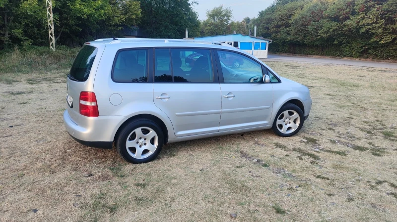 VW Touran 2.0, снимка 8 - Автомобили и джипове - 46991513