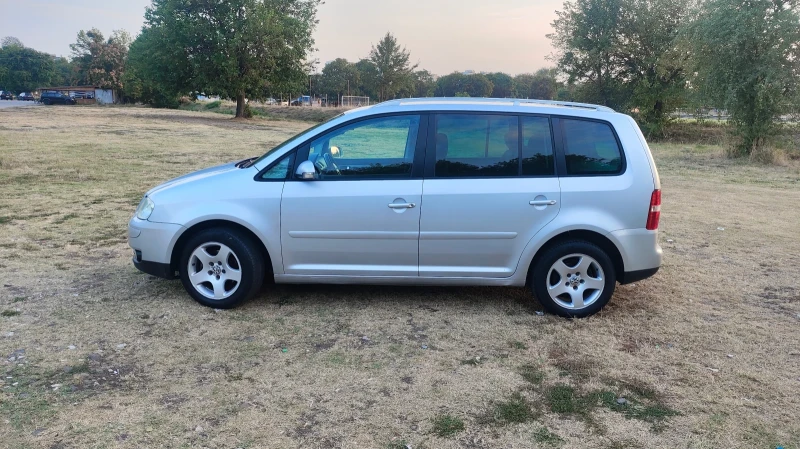 VW Touran 2.0, снимка 10 - Автомобили и джипове - 46991513