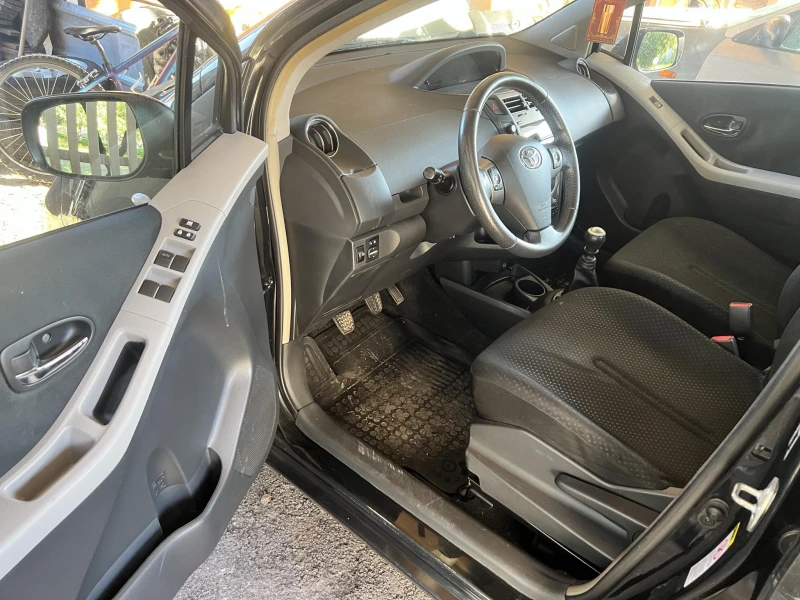 Toyota Yaris, снимка 15 - Автомобили и джипове - 47341423