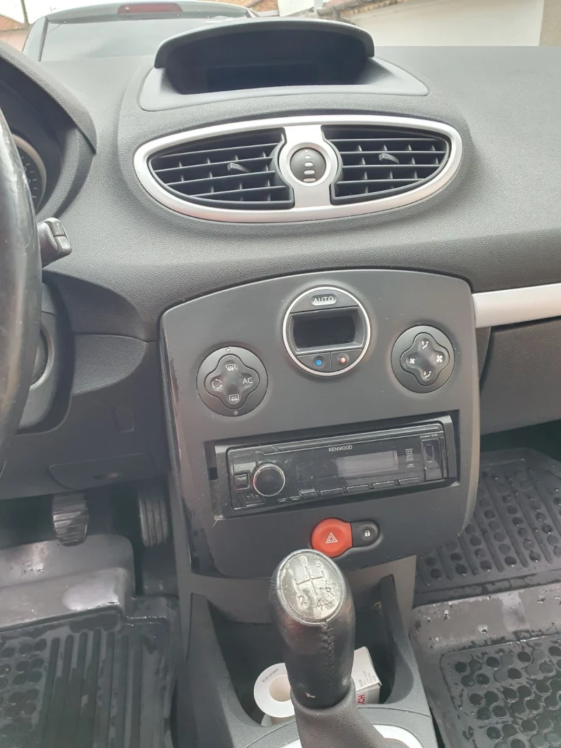 Renault Clio 3 1.2 16V, снимка 9 - Автомобили и джипове - 47991126