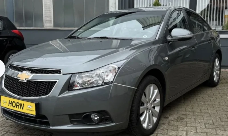 Chevrolet Cruze 1.6 i два броя