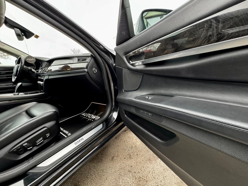 BMW 750 M50d Long Facelift, снимка 12 - Автомобили и джипове - 51107670