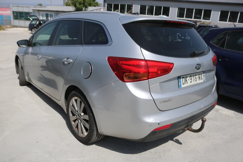 Kia Ceed 1.6 CRDI, снимка 4 - Автомобили и джипове - 51555568