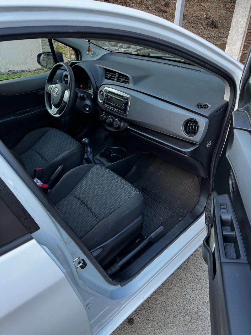 Toyota Yaris 1.0, снимка 11 - Автомобили и джипове - 53133601