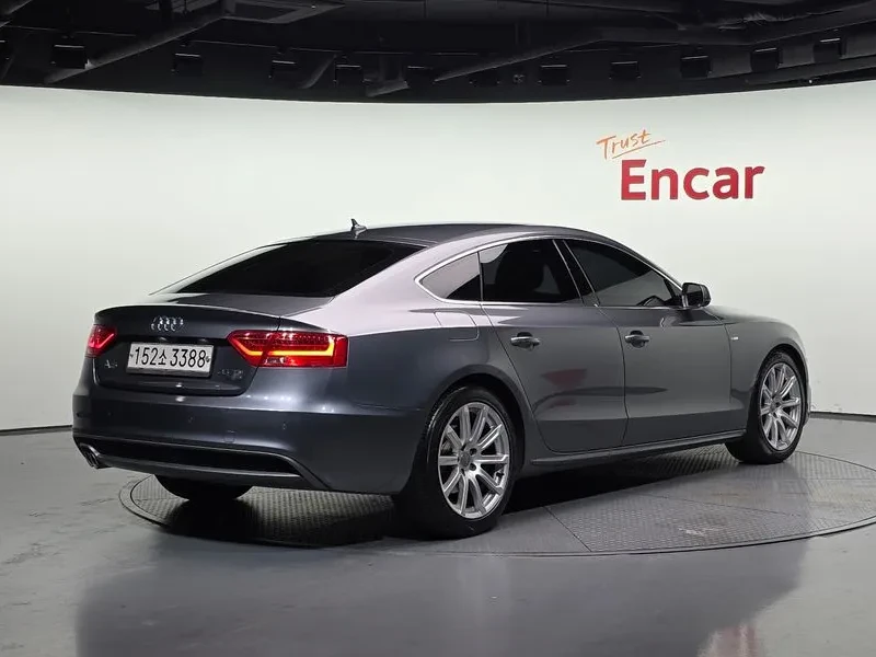 Audi A5 2.0 TDI Quattro Dynamic Sportsback 8Ta - изображение 2