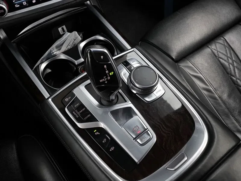 BMW 750 Li (G11)  xDrive, снимка 9 - Автомобили и джипове - 55091165