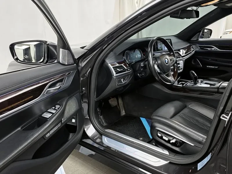 BMW 750 Li (G11)  xDrive, снимка 10 - Автомобили и джипове - 55091165