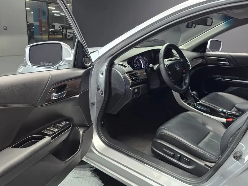 Honda Accord 2.4 9Th Generation, снимка 10 - Автомобили и джипове - 55841694