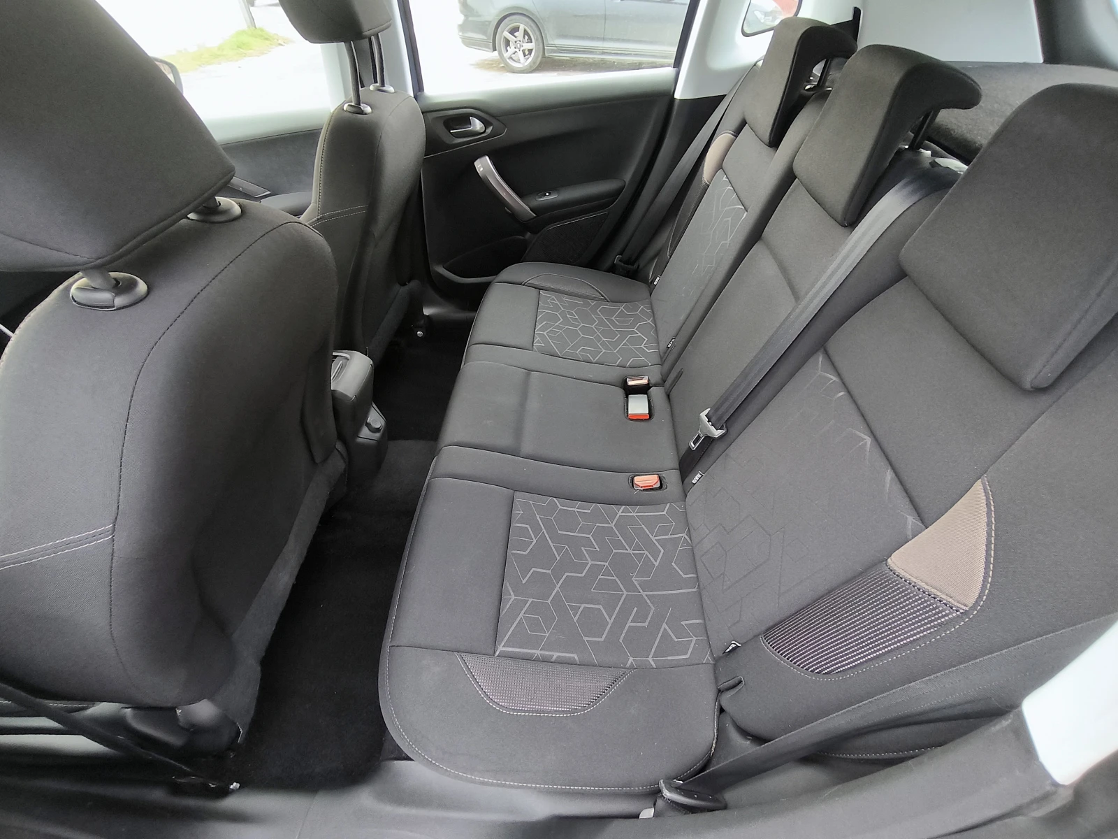 Peugeot 2008 1.4HDI - EURO5B - LED, снимка 13 - Автомобили и джипове - 54165921