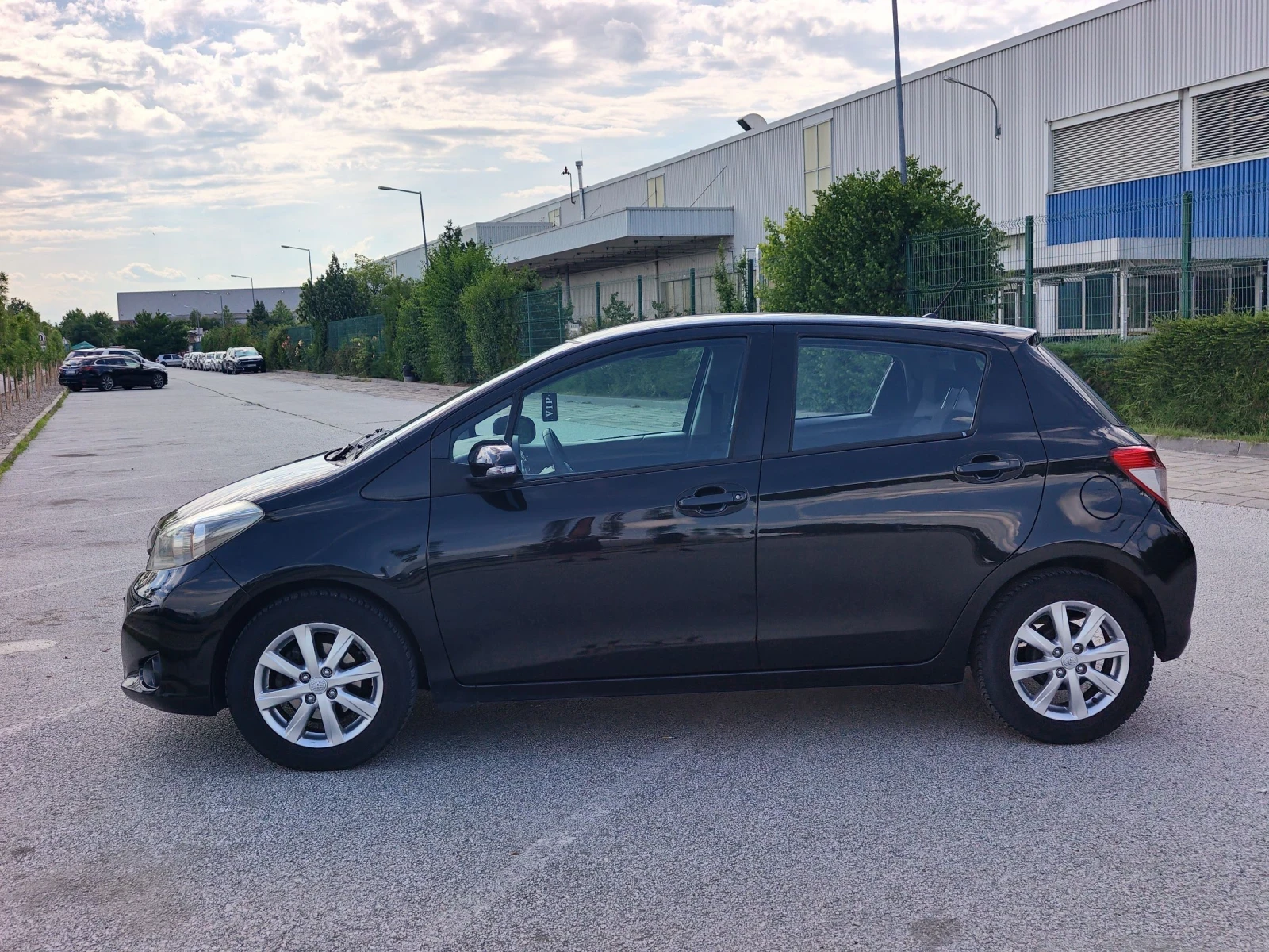 Toyota Yaris Gaz/Brc 1.0 70hp klima, снимка 3 - Автомобили и джипове - 54866482