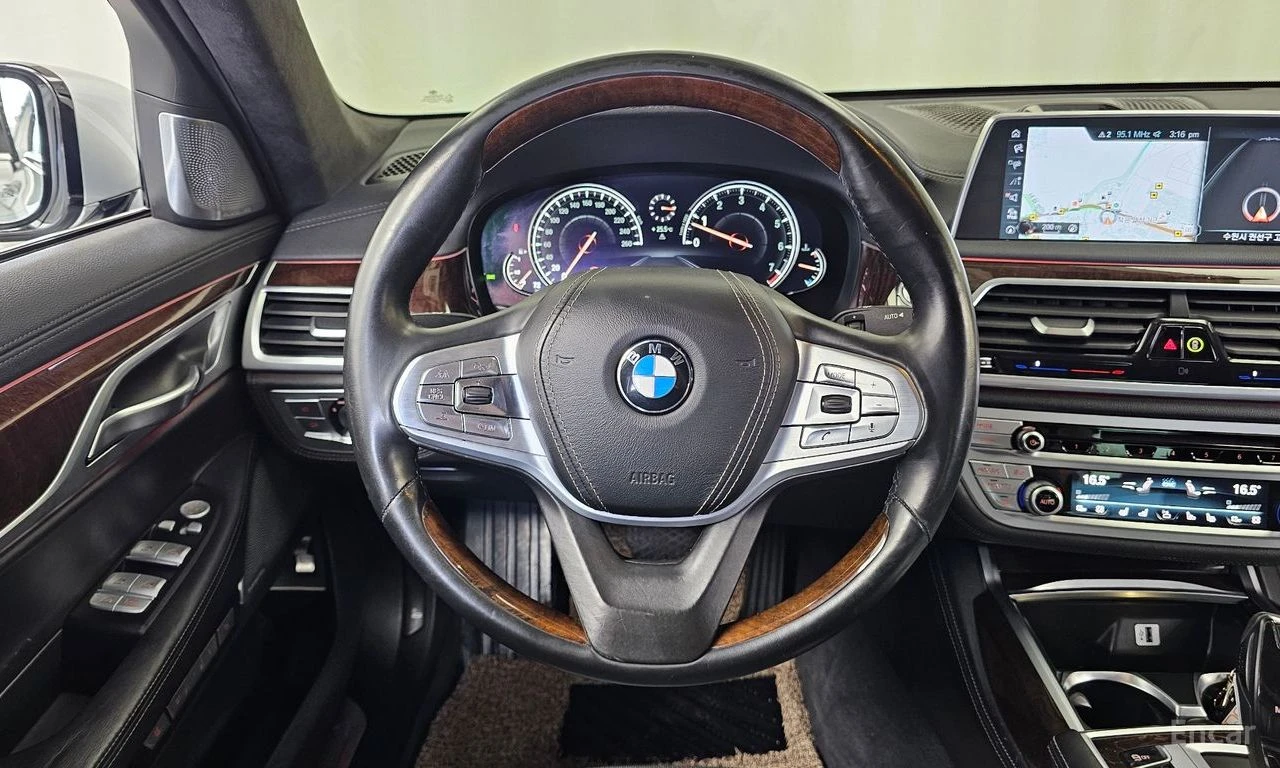 BMW 750 Li xDrive* BOWERS & WILKINS* 360* ХЕДЪП* DISTRONIC, снимка 9 - Автомобили и джипове - 54910230