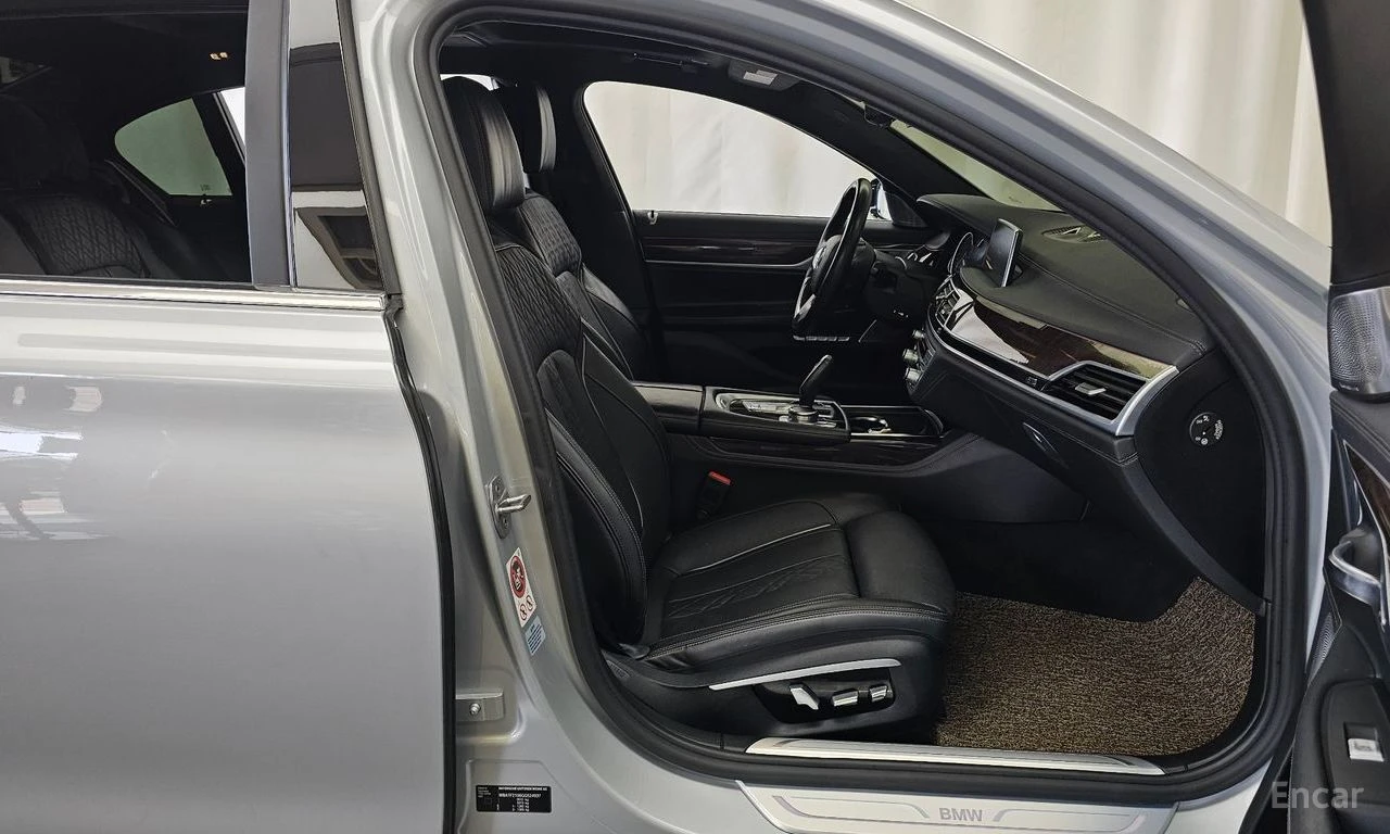 BMW 750 Li xDrive* BOWERS & WILKINS* 360* ХЕДЪП* DISTRONIC, снимка 7 - Автомобили и джипове - 54910230