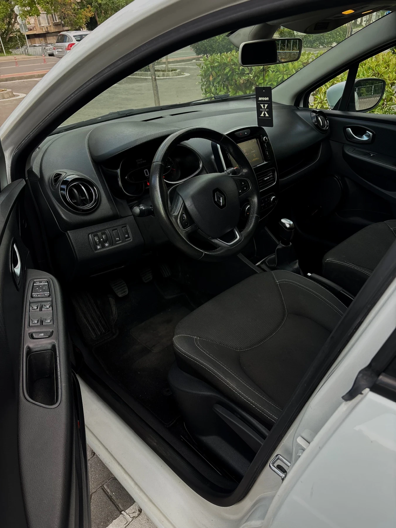 Renault Clio Renault Clio 1.5dci 90к.с. Euro 6, снимка 10 - Автомобили и джипове - 55327005