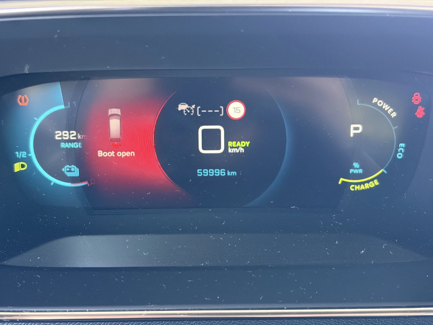 Peugeot 2008 e-2008 50 kWh Allure Pack, снимка 10 - Автомобили и джипове - 55562823