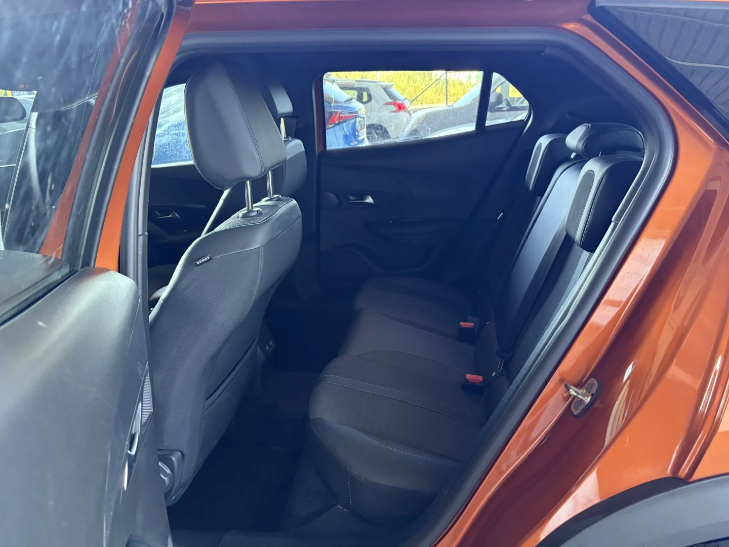 Peugeot 2008 e-2008 50 kWh Allure Pack, снимка 6 - Автомобили и джипове - 55562823