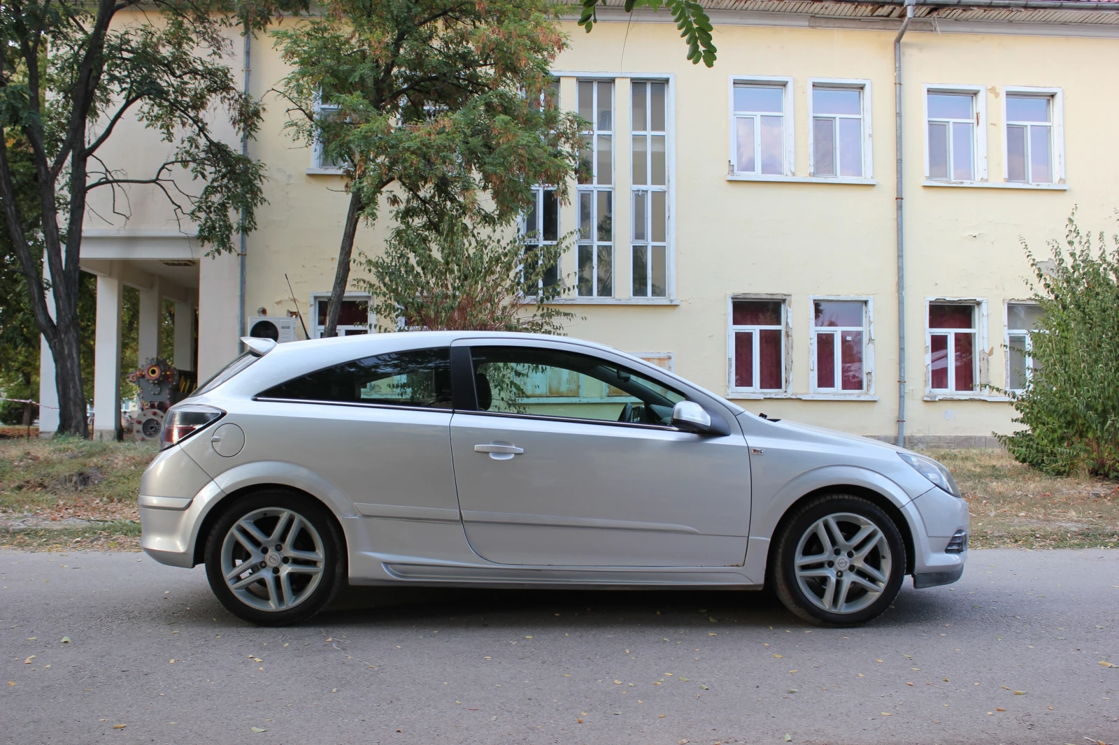 Opel Astra 1.8 GTC/Газ/бензин, снимка 3 - Автомобили и джипове - 56156461
