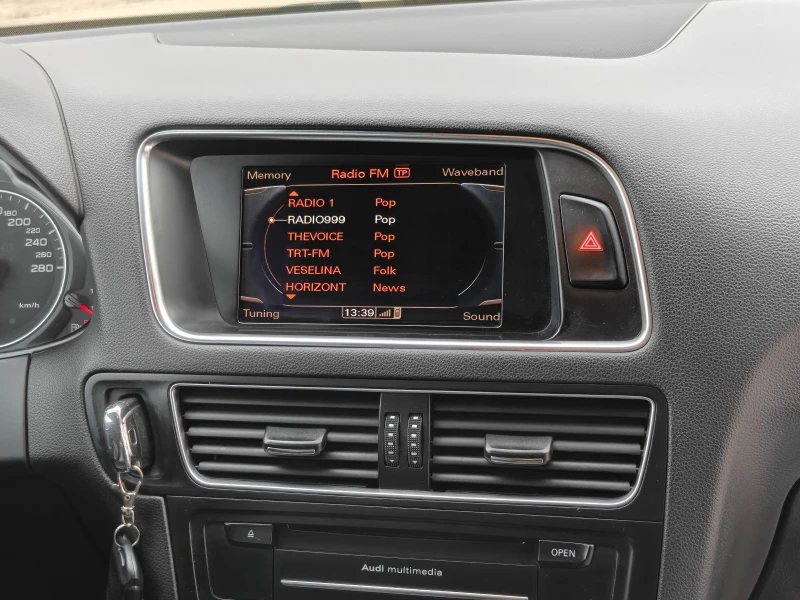 Audi Q5 2.0TDI, снимка 10 - Автомобили и джипове - 53293451