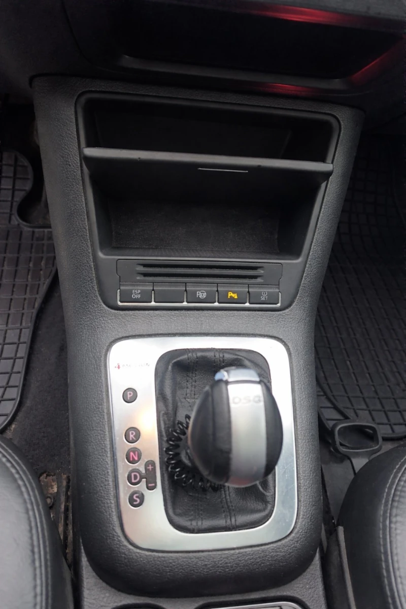 VW Tiguan 2.0 TDI, снимка 4 - Автомобили и джипове - 53426294