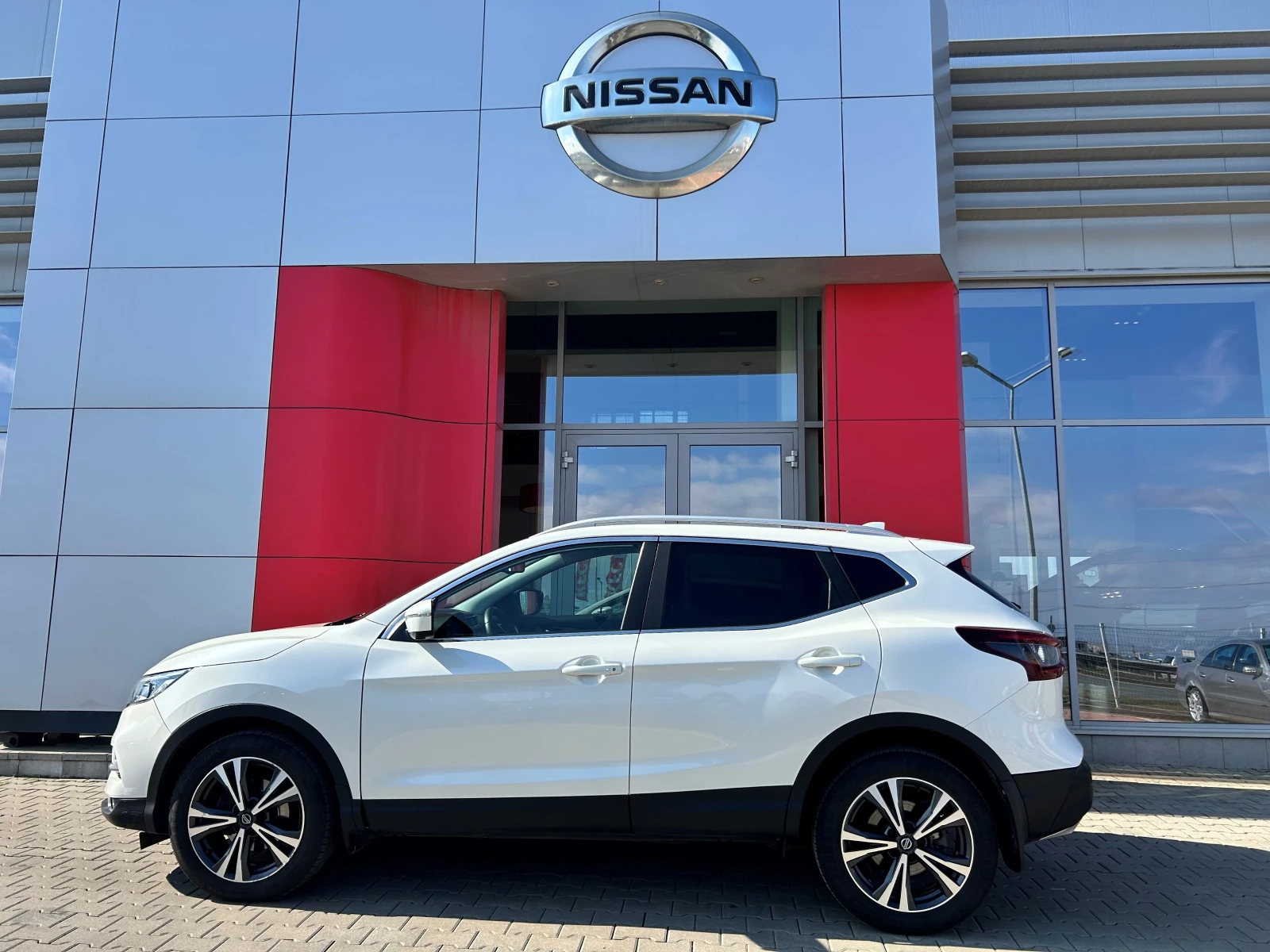Nissan Qashqai 1.3 DIG-T N-Connecta A/T - изображение 2