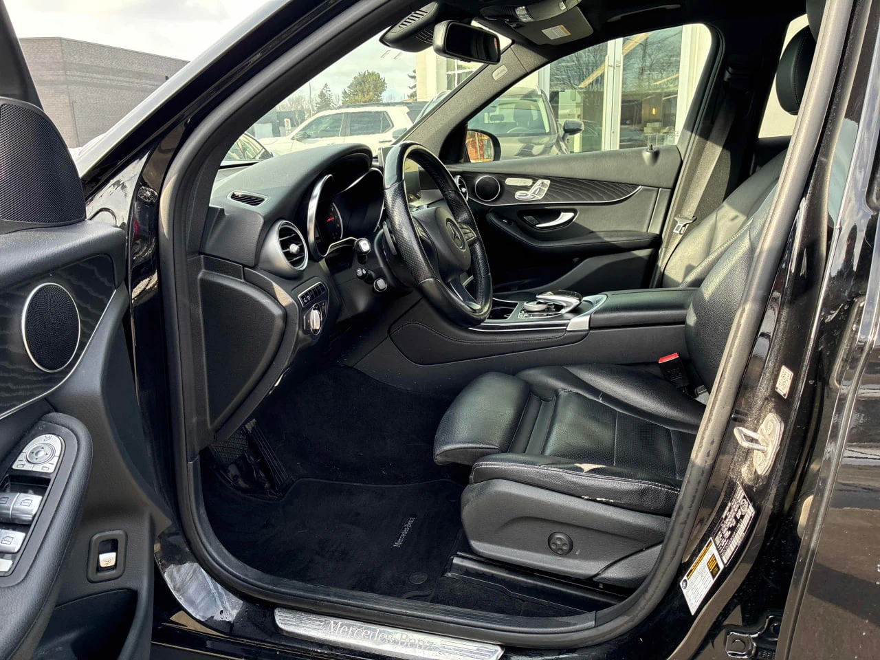 Mercedes-Benz GLC 300 4MATIC * 360 КАМЕРА* ПОДГРЕВИ* ПАНОРАМА* ДВА КЛЮЧА - изображение 7