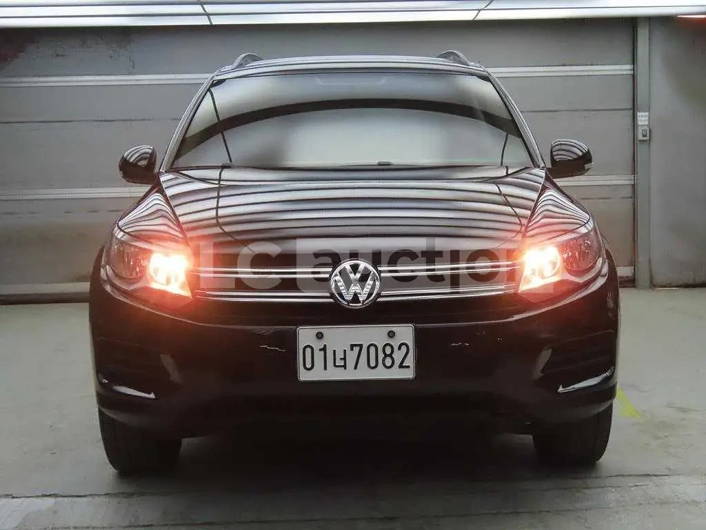 VW Tiguan, снимка 2 - Автомобили и джипове - 54205760