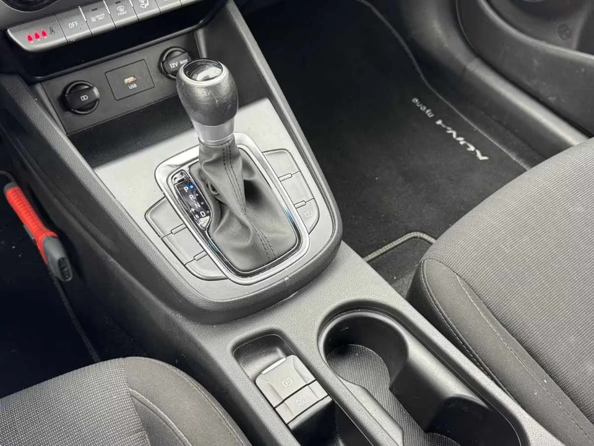 Hyundai Kona 1.6 Hybrid, бензин, автоматик  2022г., снимка 13 - Автомобили и джипове - 54315020