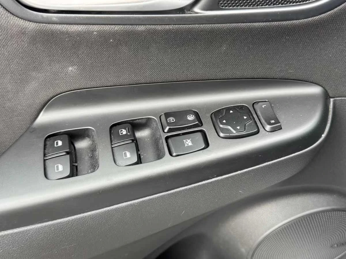 Hyundai Kona 1.6 Hybrid, бензин, автоматик  2022г., снимка 14 - Автомобили и джипове - 54315020