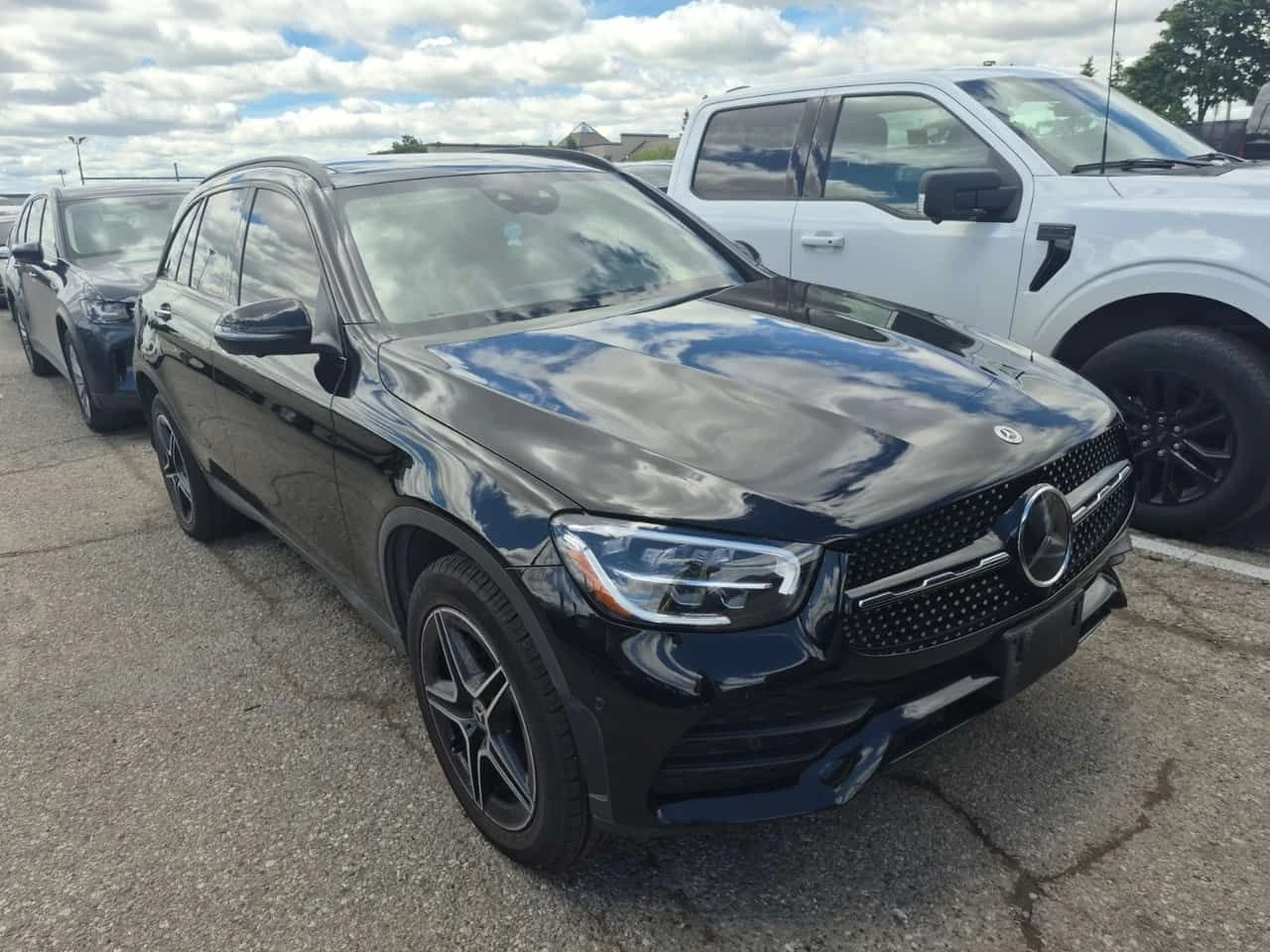Mercedes-Benz GLC 300 * CARFAX * ДИСТРОНИК * 2 КЛЮЧА * ПАНОРАМА * , снимка 2 - Автомобили и джипове - 55007896
