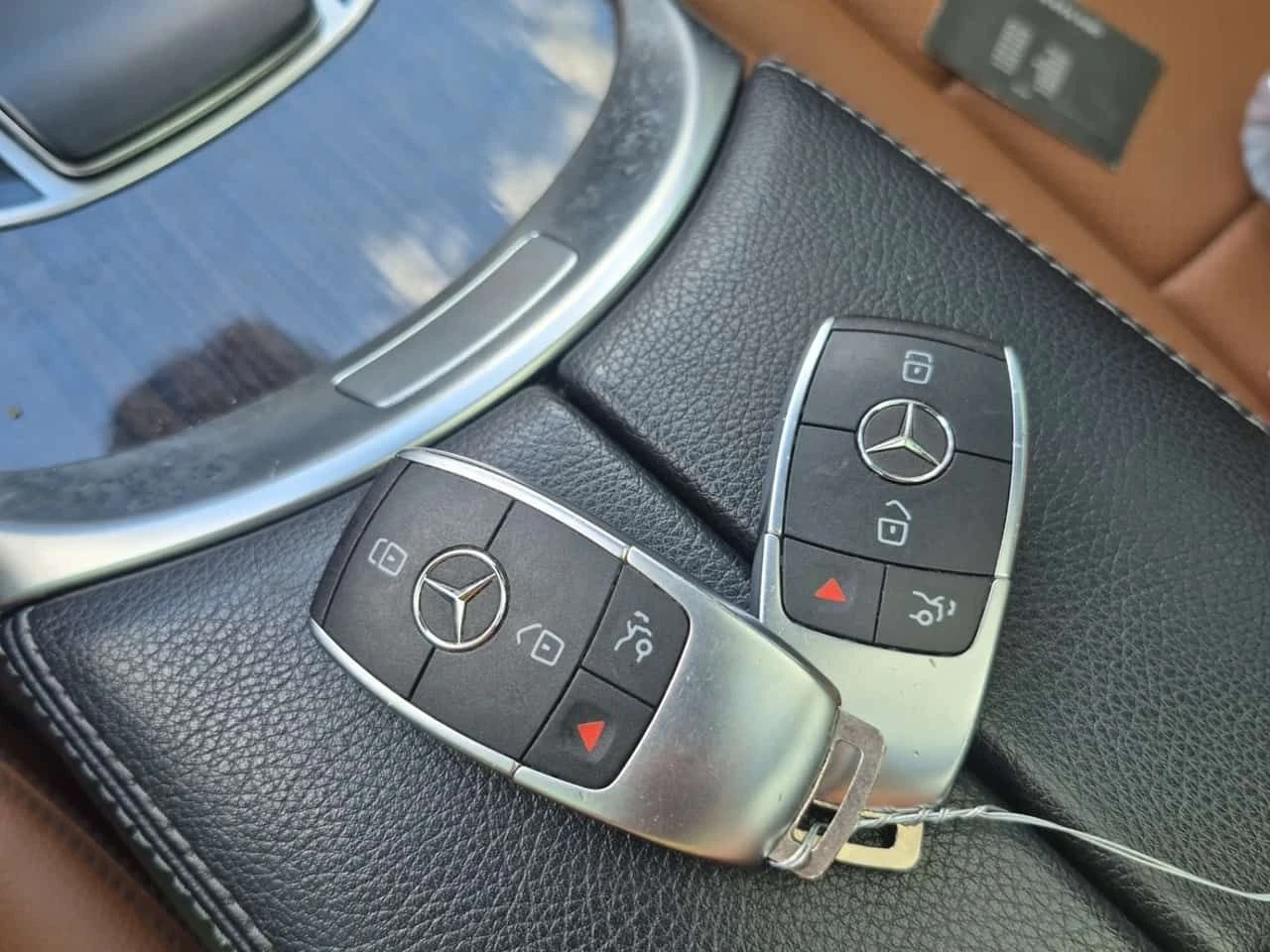 Mercedes-Benz GLC 300 * CARFAX * ДИСТРОНИК * 2 КЛЮЧА * ПАНОРАМА * , снимка 7 - Автомобили и джипове - 55007896