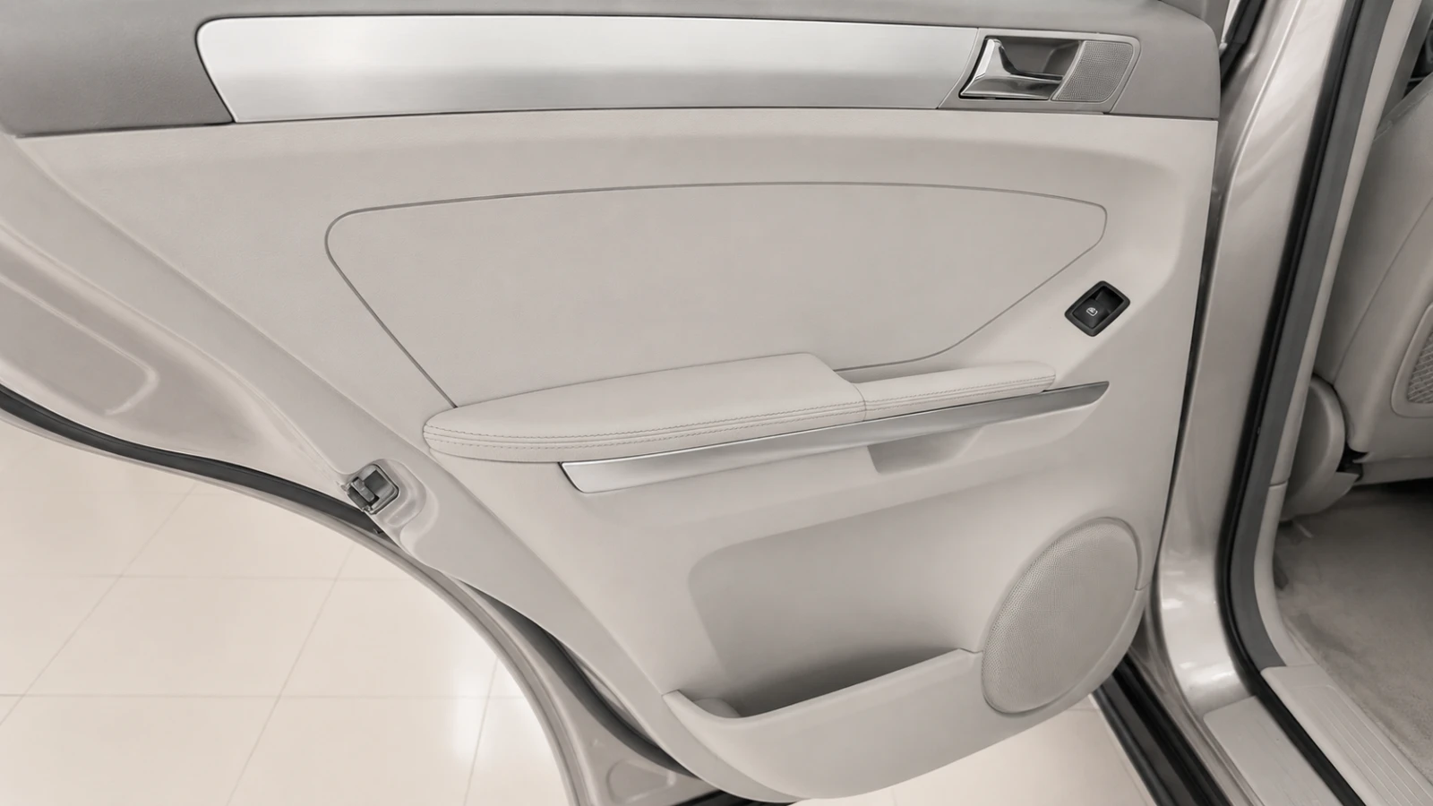 Mercedes-Benz ML 280 3.0 CDI 4 MATIC , снимка 8 - Автомобили и джипове - 55009439
