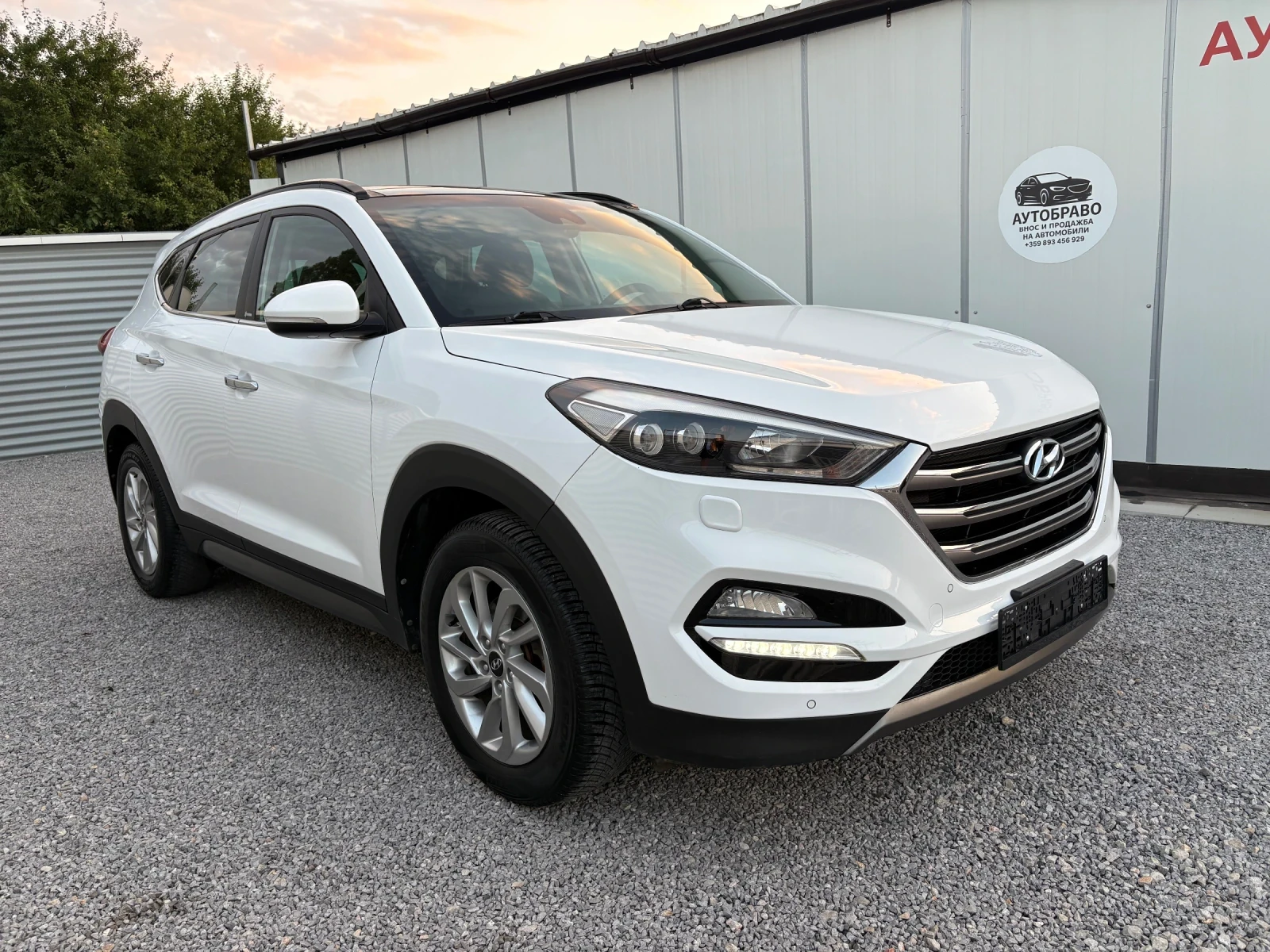 Hyundai Tucson 1.7D-NAVI-ПАНОРАМА-ПОДГРЕВ, снимка 2 - Автомобили и джипове - 55327714