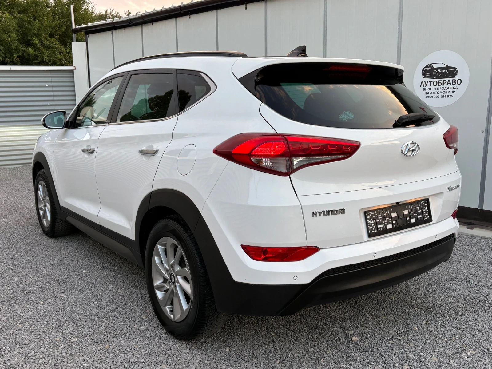 Hyundai Tucson 1.7D-NAVI-ПАНОРАМА-ПОДГРЕВ, снимка 4 - Автомобили и джипове - 55327714