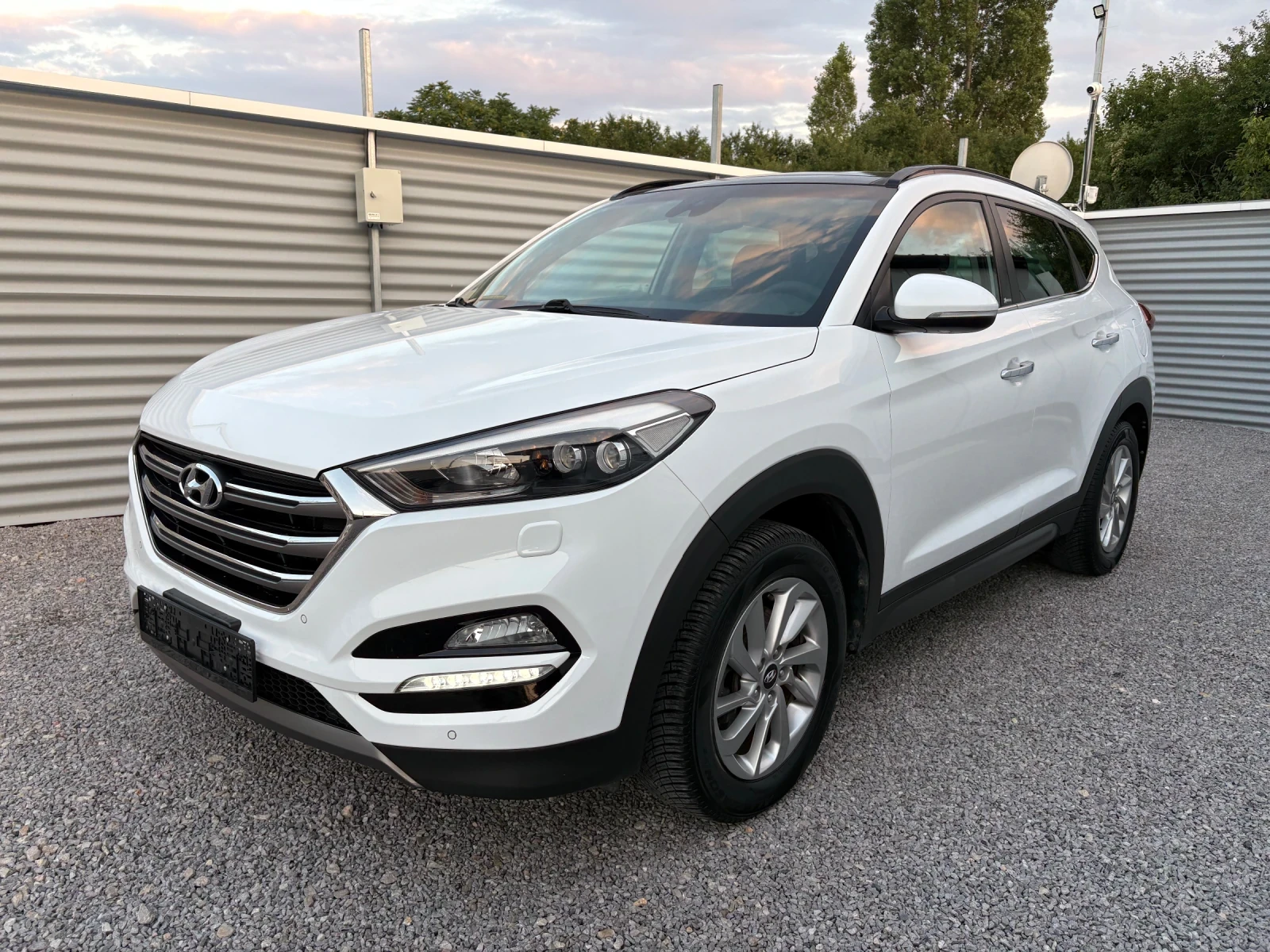 Hyundai Tucson 1.7D-NAVI-ПАНОРАМА-ПОДГРЕВ