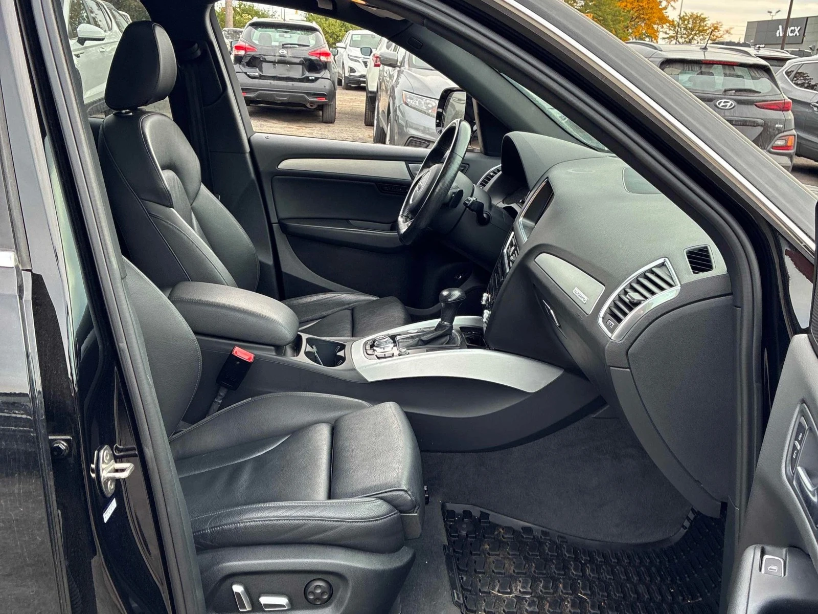 Audi Q5 2.0T * Progressiv * АвтоКредит * (ЦЕНА ДО БГ), снимка 13 - Автомобили и джипове - 56328365