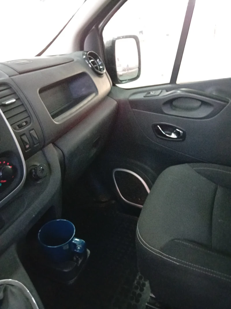 Opel Vivaro Sportive, снимка 12 - Бусове и автобуси - 47647635