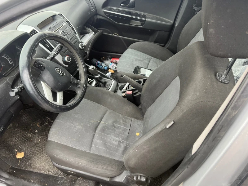 Kia Ceed 1.6CRDI, снимка 8 - Автомобили и джипове - 39380984