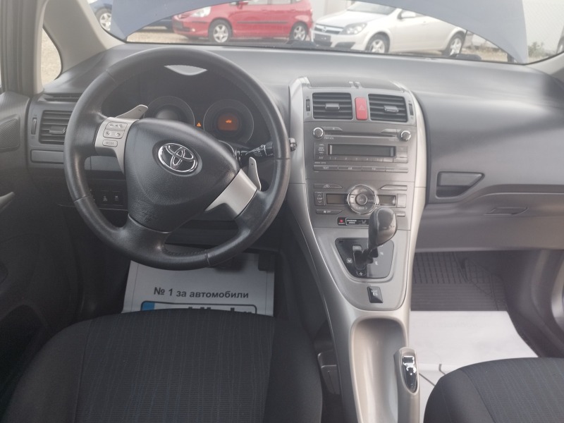 Toyota Auris 1.4D4D, снимка 9 - Автомобили и джипове - 41317935