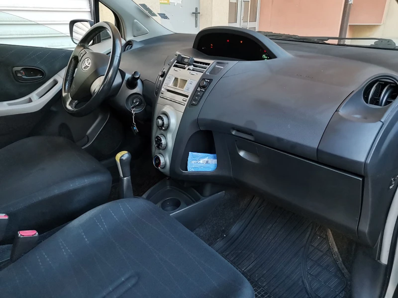 Toyota Yaris 1.4 D-4D (90 Hp), снимка 6 - Автомобили и джипове - 48433262