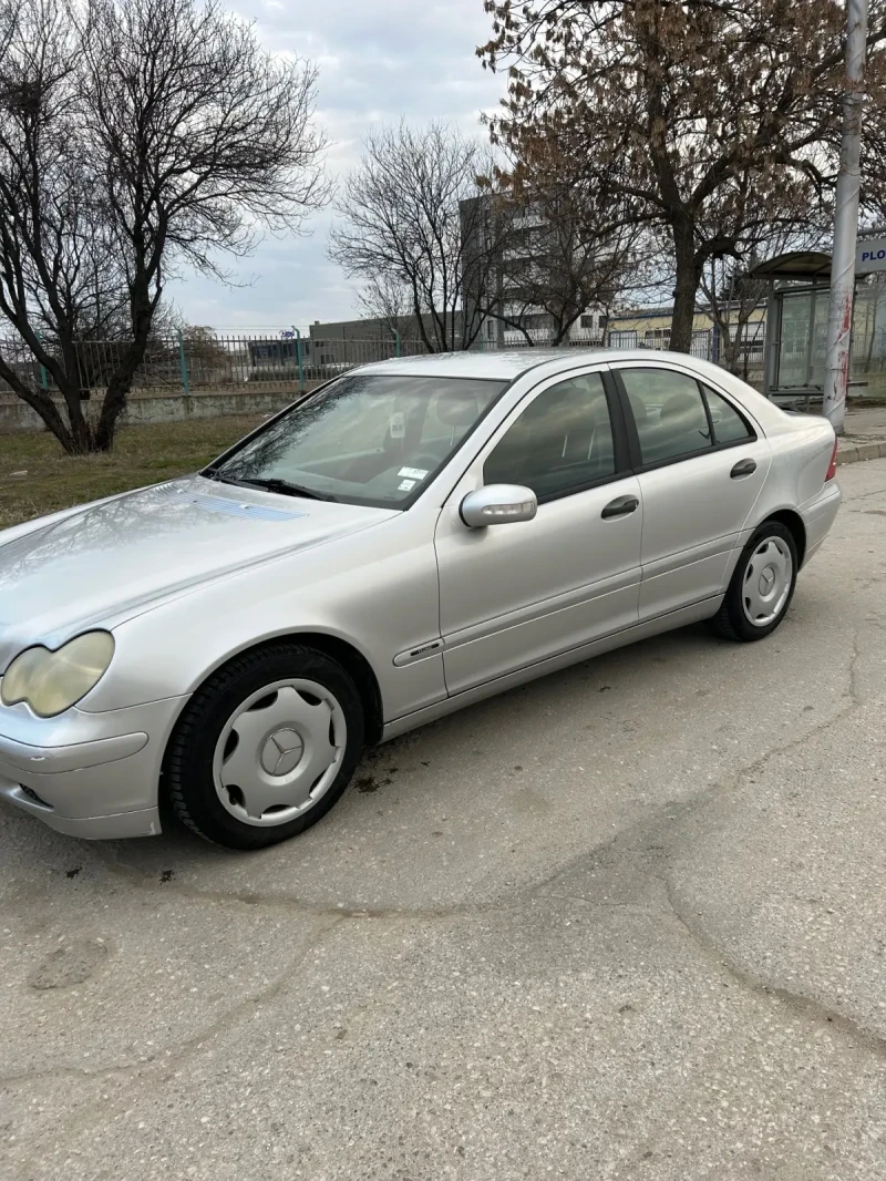 Mercedes-Benz C 220, снимка 2 - Автомобили и джипове - 49155422