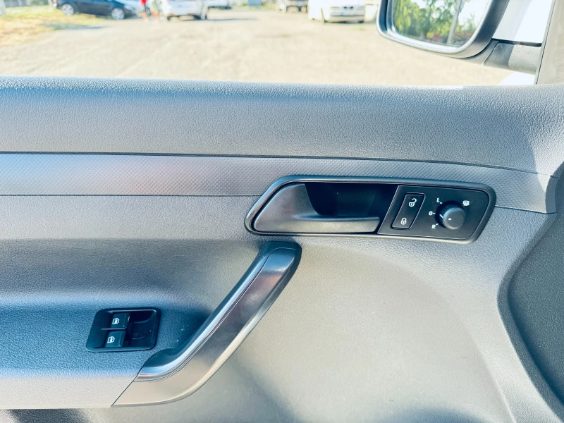 VW Caddy 2.O TDI MAXI * 140к.с* , снимка 12 - Автомобили и джипове - 51264807