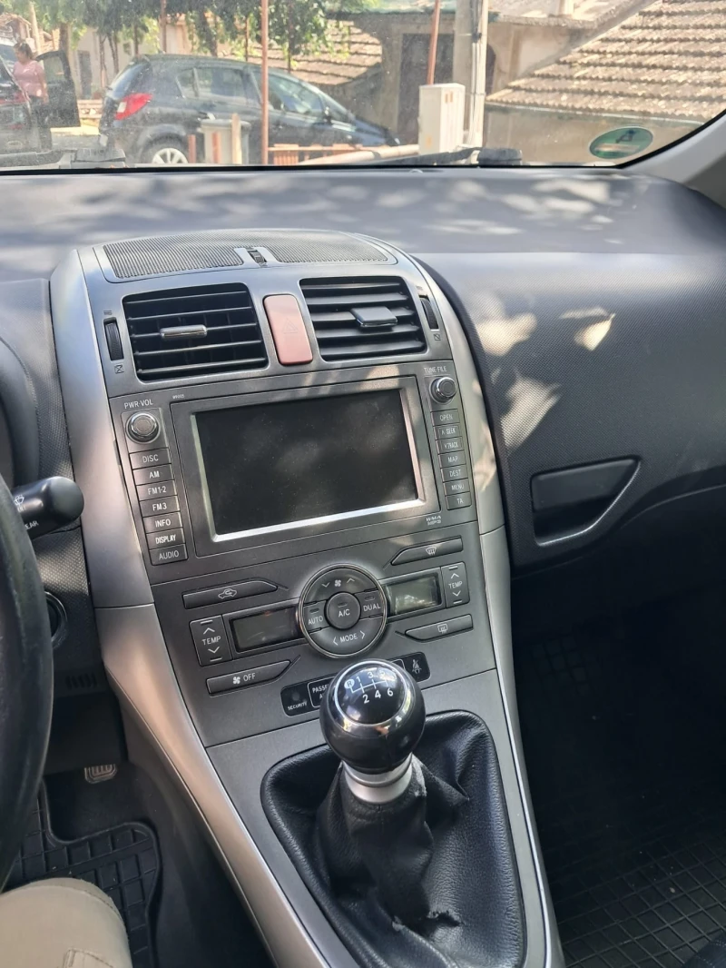 Toyota Auris D4D, снимка 9 - Автомобили и джипове - 51872911