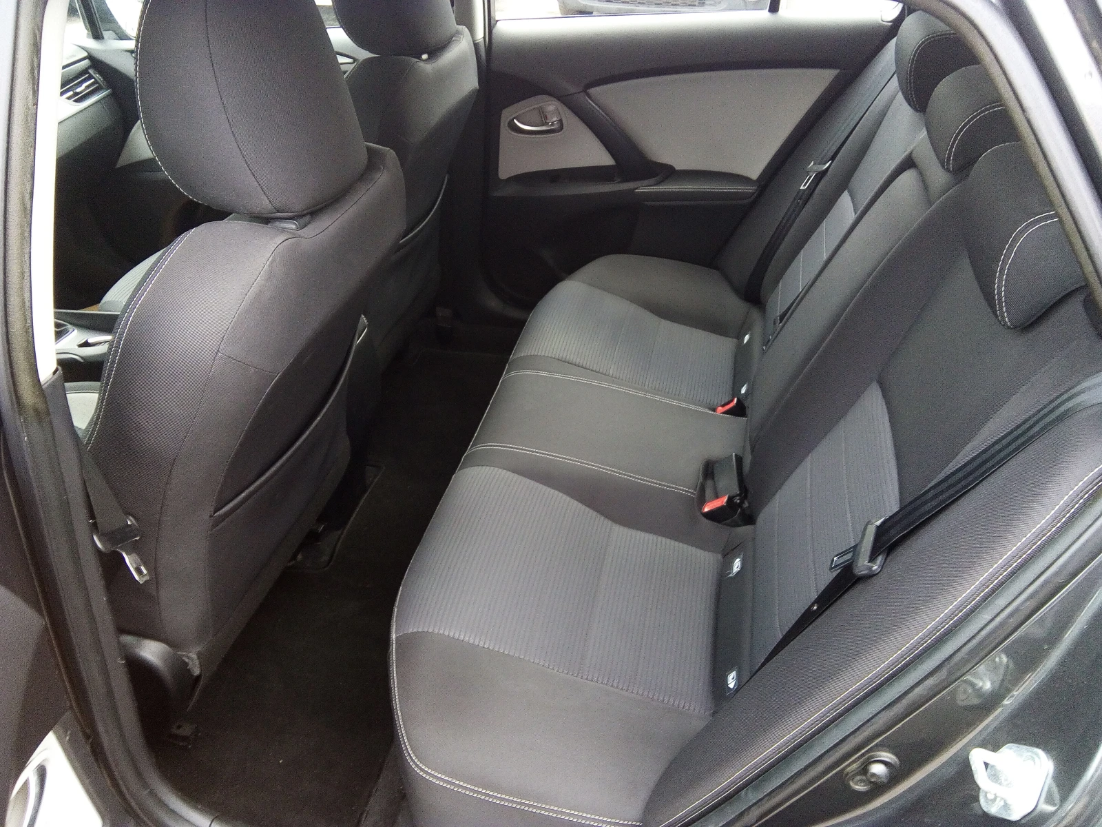 Toyota Avensis 1.6 D-4D  - изображение 8