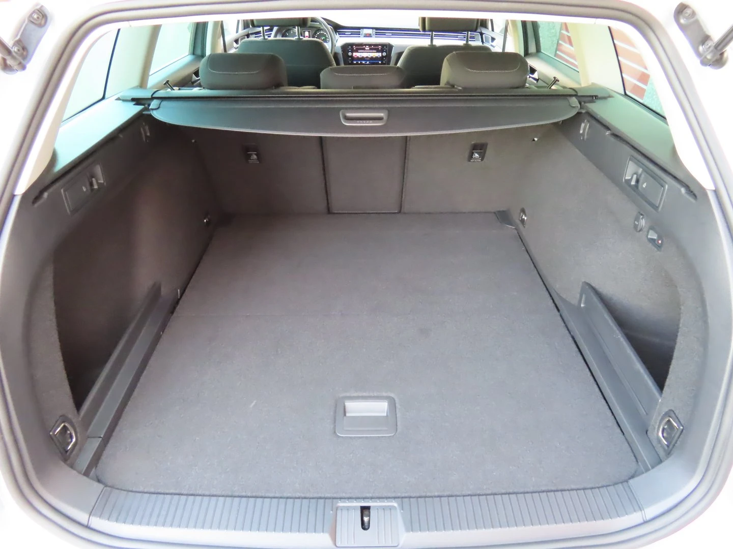 VW Passat Business 2.0 TDI SCR DSG | Mobile.bg � ����������� 4