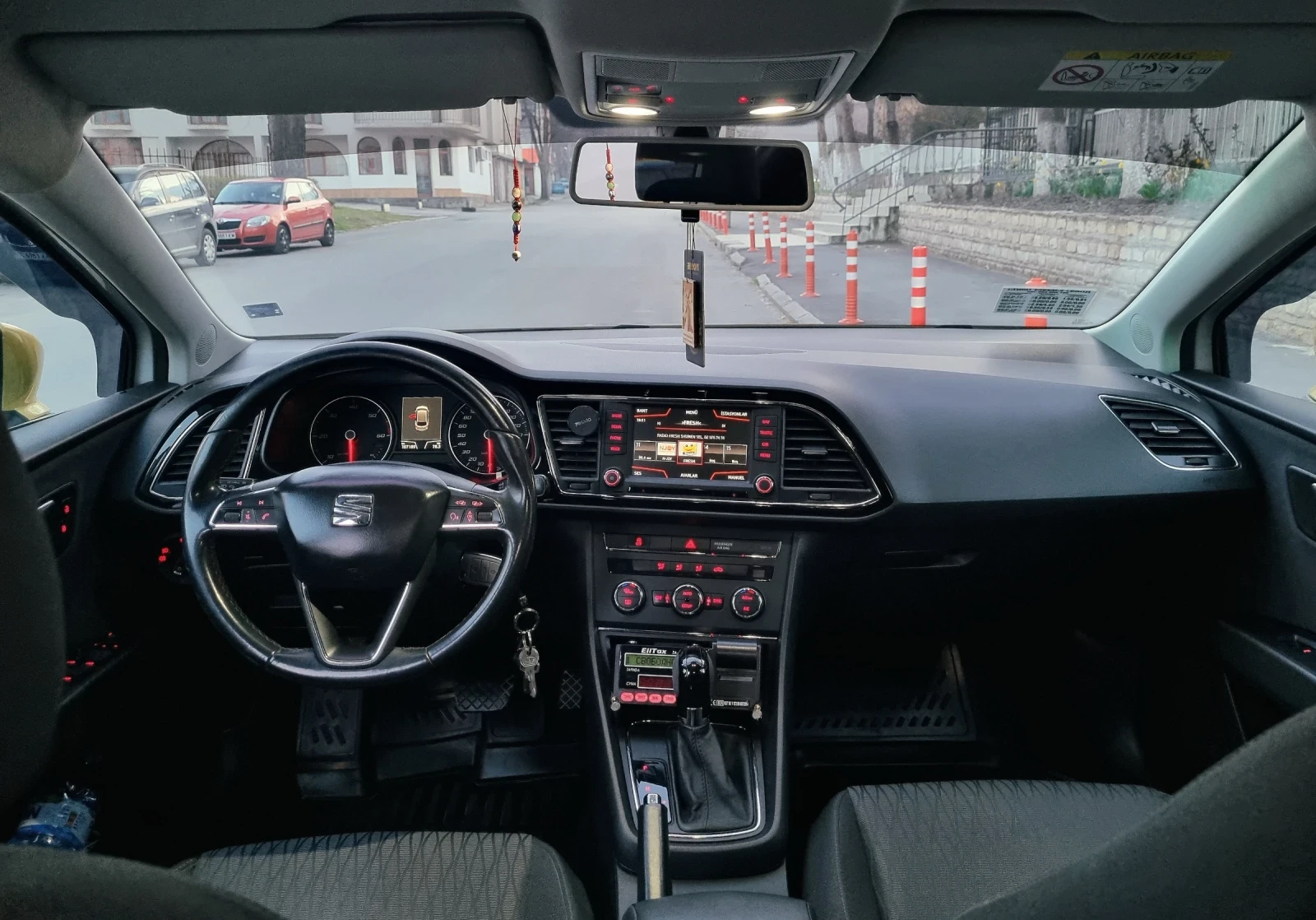 Seat Leon 1.6 TDI 110к.с. DSG, снимка 5 - Автомобили и джипове - 54208124