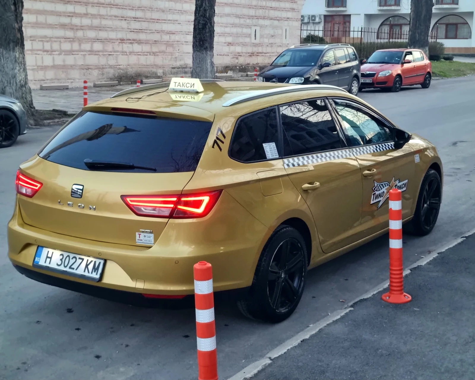 Seat Leon 1.6 TDI 110к.с. DSG, снимка 3 - Автомобили и джипове - 54208124