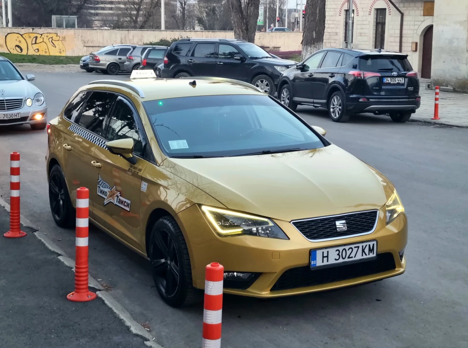 Seat Leon 1.6 TDI 110к.с. DSG, снимка 2 - Автомобили и джипове - 54208124