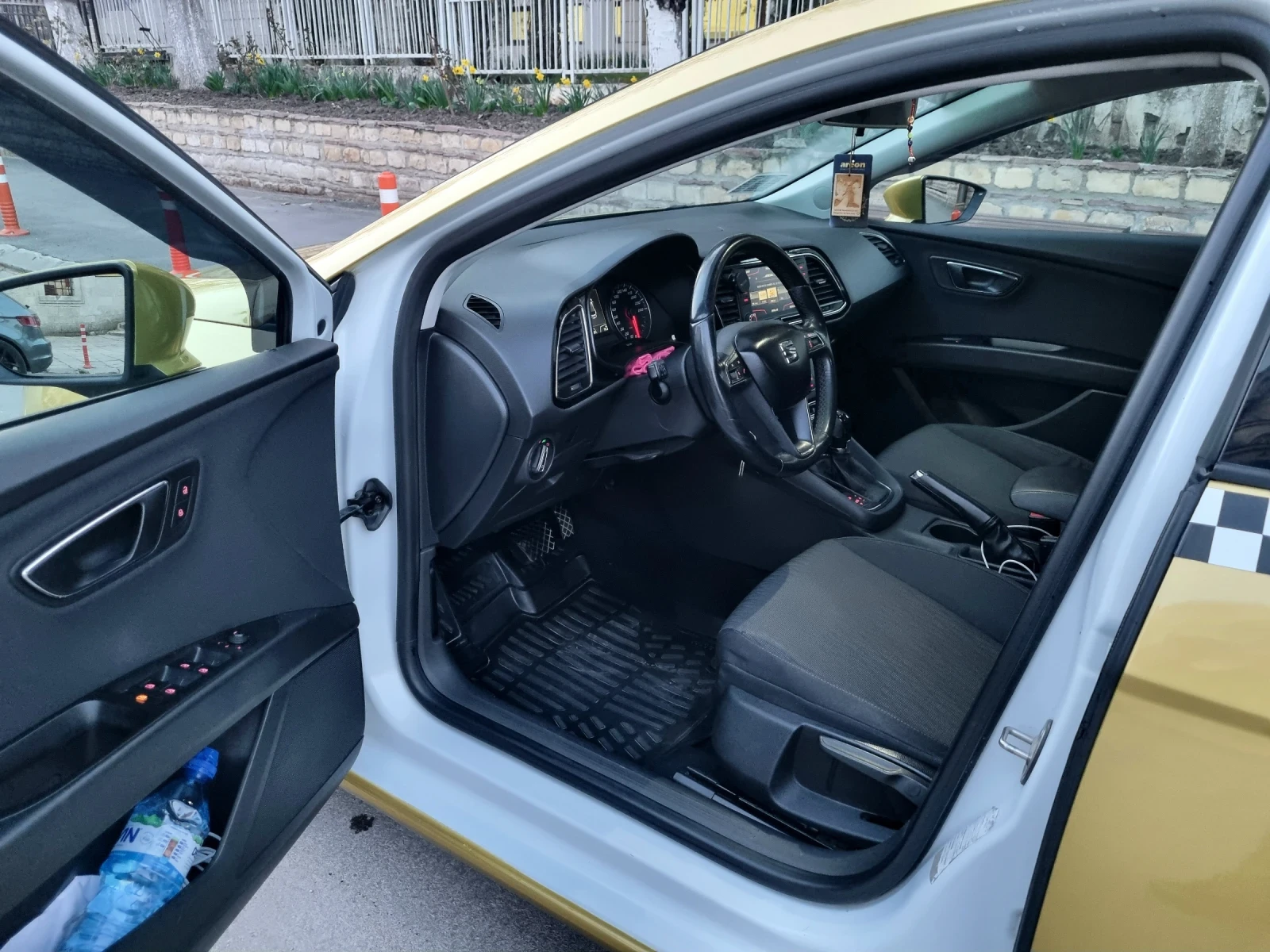 Seat Leon 1.6 TDI 110к.с. DSG, снимка 6 - Автомобили и джипове - 54208124